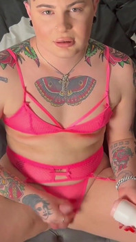 Femboy pieprzy masturbatora