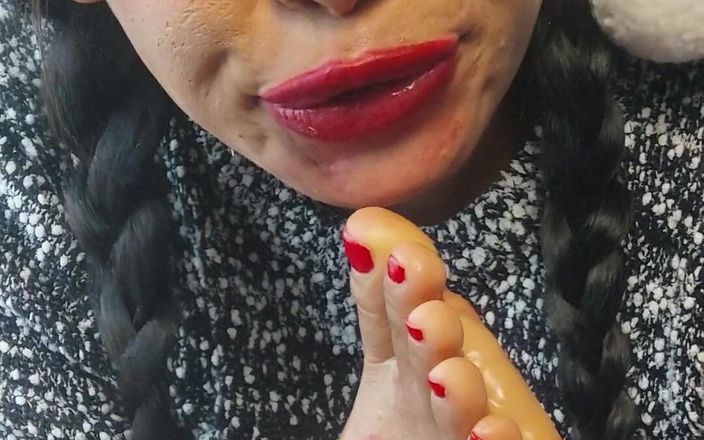 Anabel 693: 玩弄我的脚