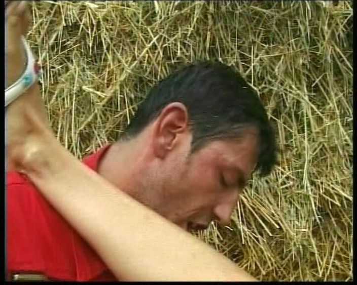 Busty German Sluts: Tato zralá blondýnka z Německa byla ošukaná na farmě