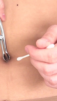 Kanon Yuzuki’s Shy Interview Turns Into Navel Cleaning Close-ups