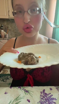 Asmr mange de la viande, partie 2