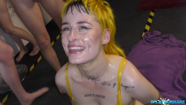 100% Amateur Gangbang and Bukkake from the UK!: Wellustige punkslet Lana Banana neemt een aantal uitstekende ladingen in...
