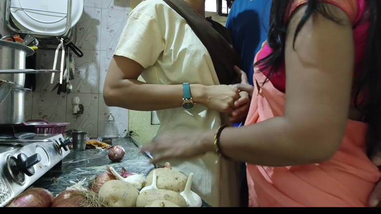 Mumbai Ashu: Jeden chlapec se dvěma dívkami, Mumbai Ashu Champa a Raj