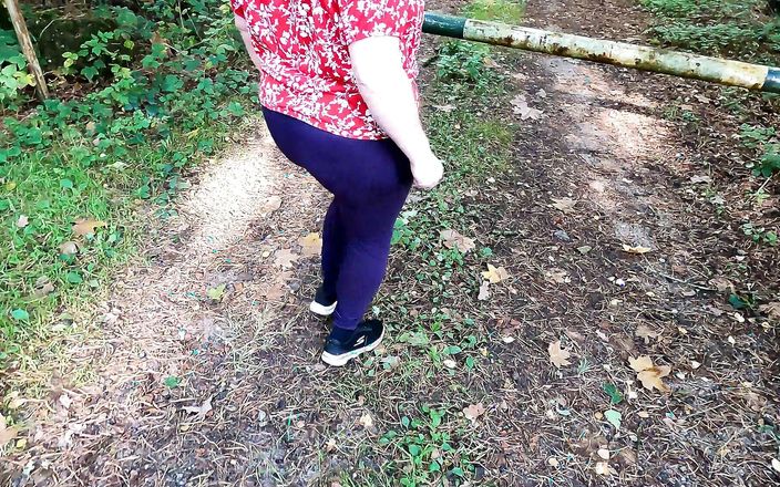 Bouncy Tits Action: Sâni mari goi bătuți la barieră
