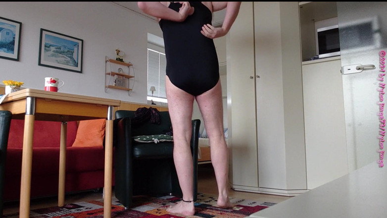 Carmen_Nylonjunge: Part 1 - Styling fun in the apartment on vacation 2019 ** putting on **
