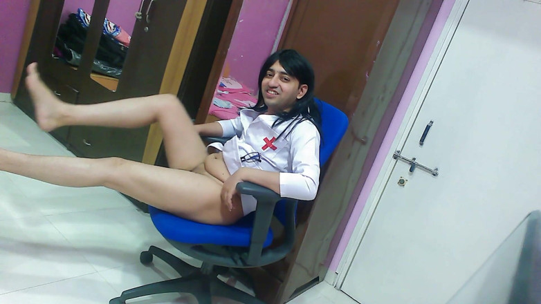 Cute & Nude Crossdresser: Süßer und sexy sissy transvestat femboy Sweet Lollipop in einer...