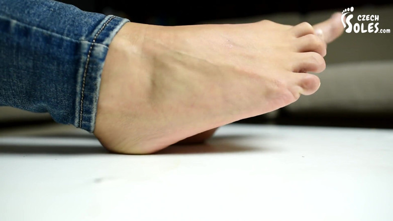 Czech Soles - foot fetish content: Kız arkadaşının seksi ayaklarıyla görüntülü sohbet