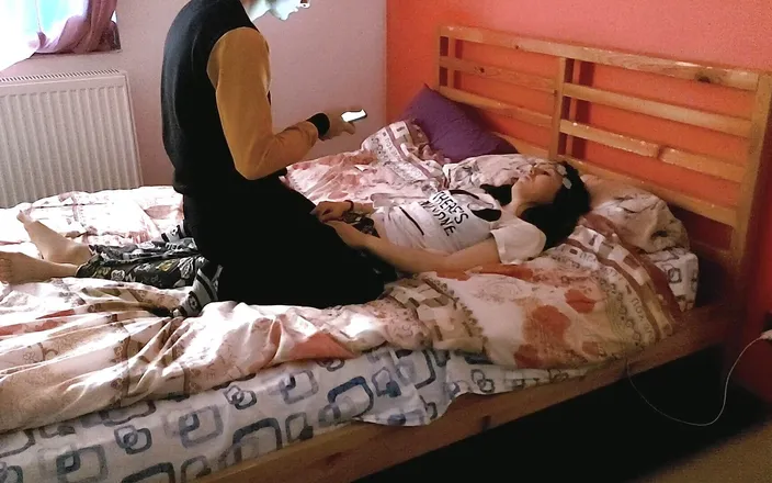 Alex and Luiza: Aku ngebiarkan teman kuliahku ngentot memek sempitku pulang kelas
