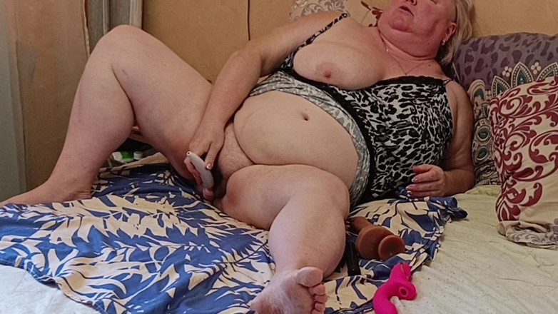 Zona901: Stepmom with Big Pussy Masturbates with Toys