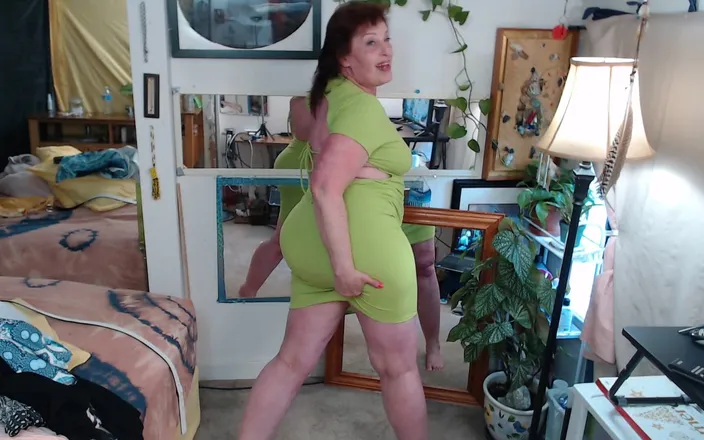 dawnskye1962: ९९६ सेक्सी और मजेदार dawnskye अपने ग्रीष्मकालीन कपड़े मॉडलिंग कर रही है, नीचे नग्न ।