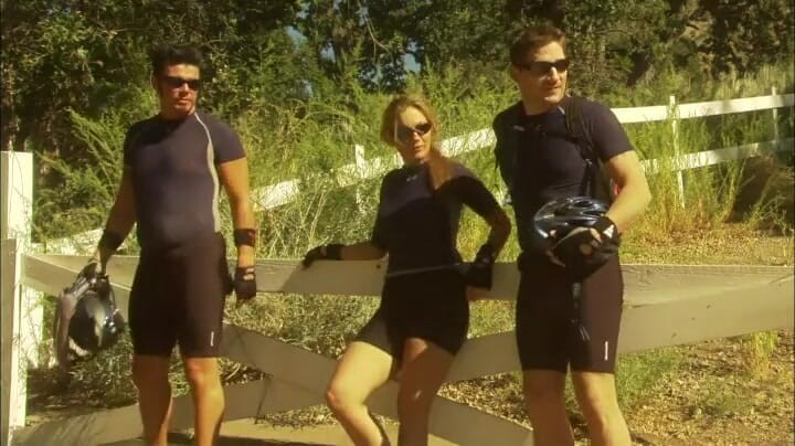 Tight little babes: Asiatische betrügende freundin wird während des fahrrad-events vom besten freund...