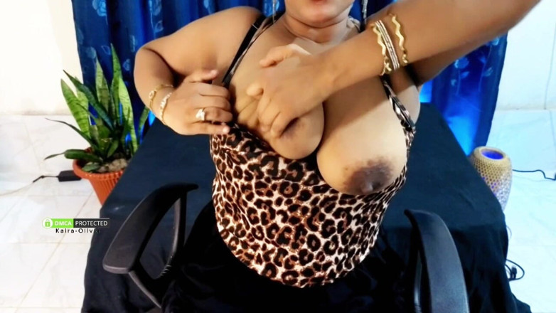 Kofantasy: Gemendo com peitos provocando na webcam