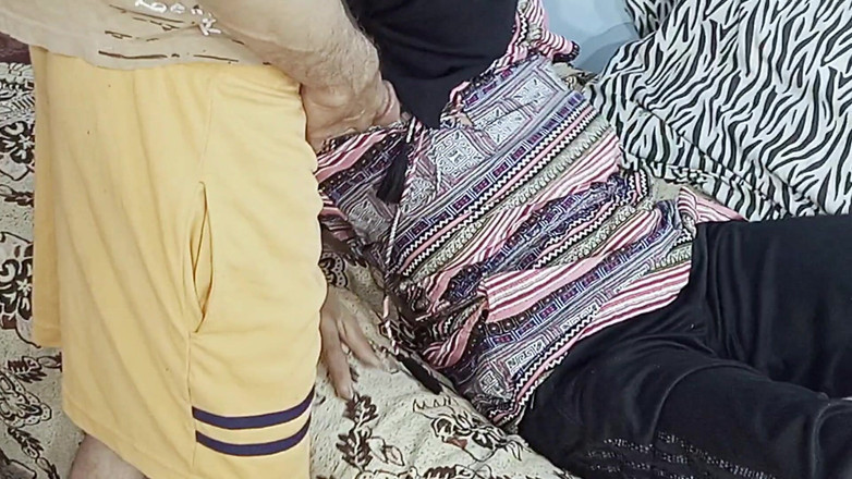 Netu: Istri hot India berhijab arab lagi asik mainin kontol besar...