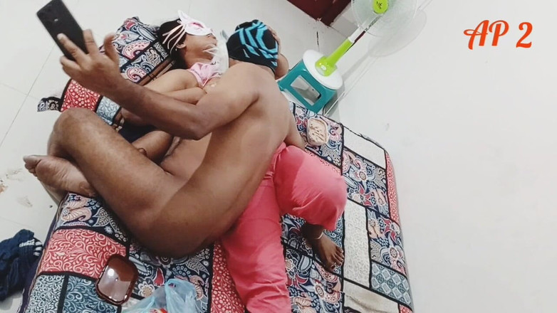 akashprimex790: Une ex-copine sexy à forte poitrine se fait maquiller avec son...