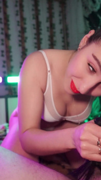 Cewek ini ngocok dan dicrot sperma hangat - pov eye contact