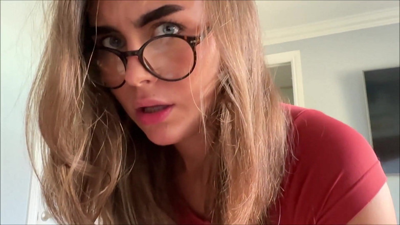 Alex Adams: Pequena meia-irmã prova que ela não é uma nerd - Selina Bentz -...