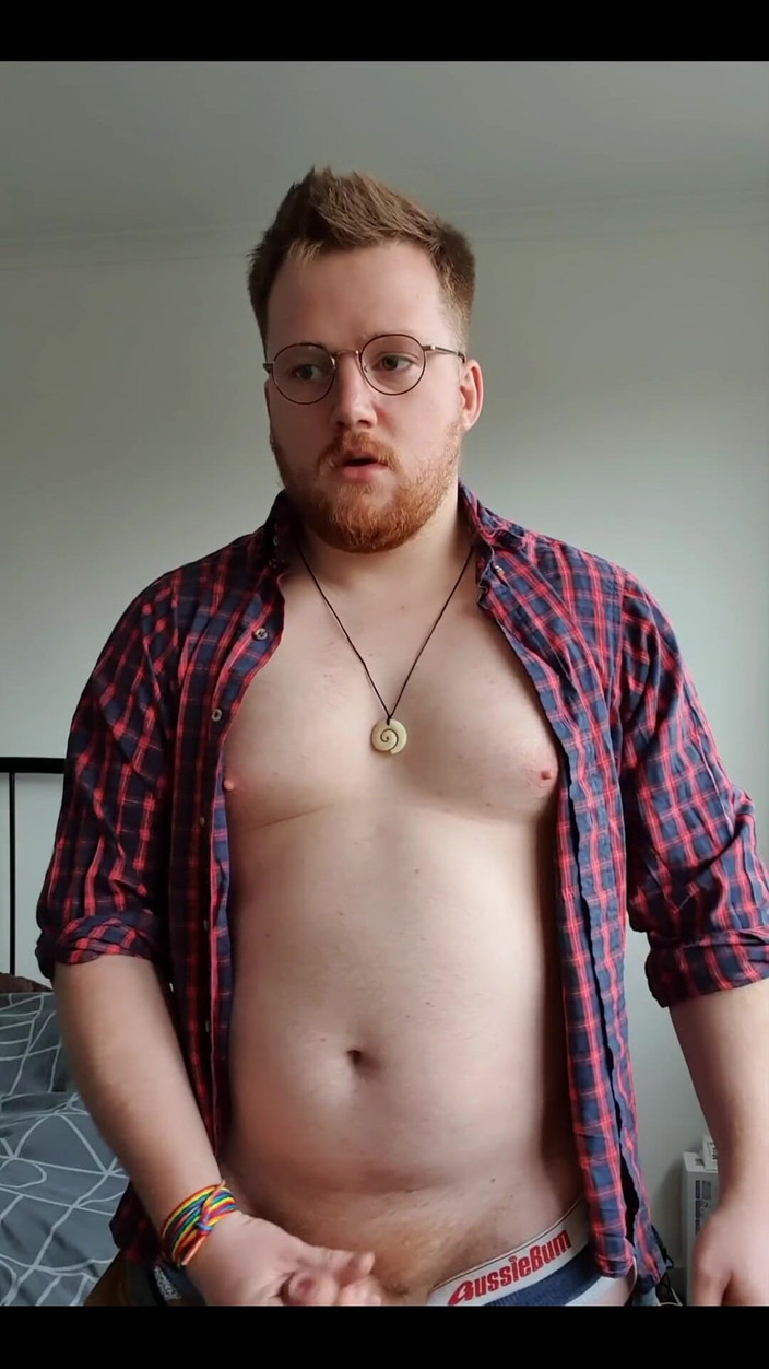 Touchstone: ここで誰かにチンコを舐めてほしいんだ