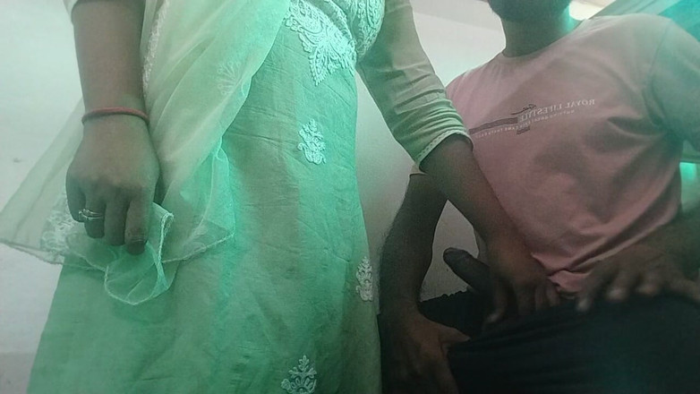 Pooja Didi: Mi hermanastra Horney quiere mi gran culo