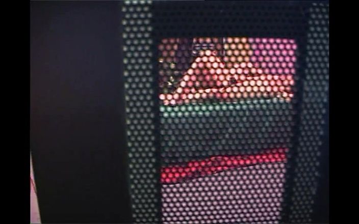 NASTY AMATEUR - Pornstar for a day: Piękna dziwka z owłosioną cipką zerżnięta z prezerwatywą i spermą...