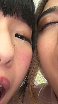 Arisu Mizushima vs Aysha Yuzuki - Respiração suja, lambendo nariz e cuspindo batalha dentro de um spa impecável