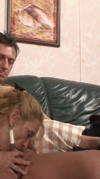 Couple games played during an amateur German threesome with two milfs crazy for a big cock that fills them with cum