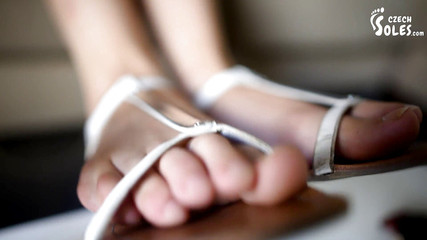 Czech Soles - foot fetish content: Proč se pořád díváš na moje nohy?
