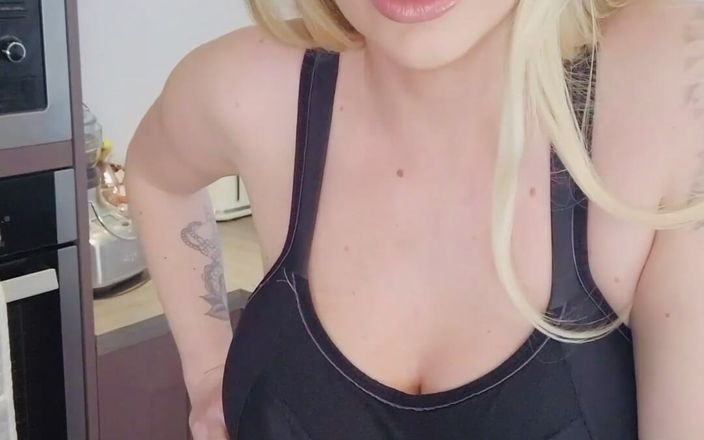 Danielle Maye: Потная киска из спортзала