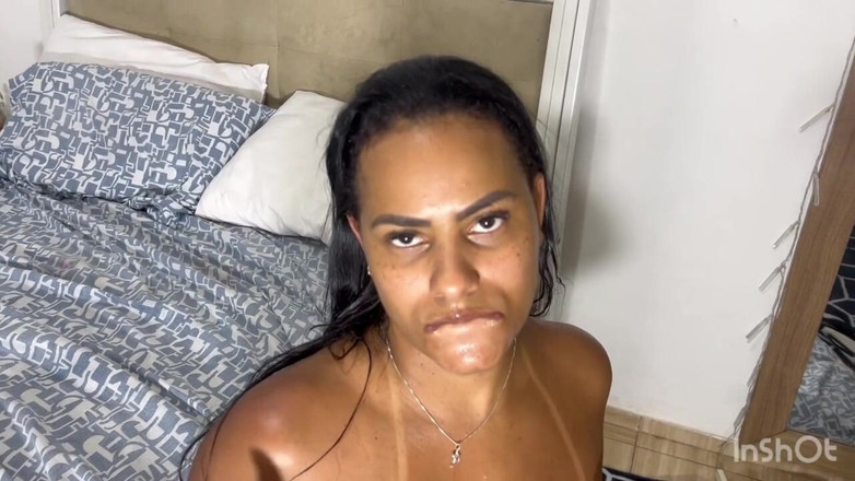 Vivy Marques: Ik huurde een zwembadeigenaar in om mijn zwembad schoon te...