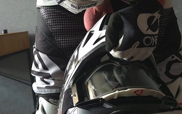 Sneakersmax98: Kremowe ciasto na mojej mxhelmet