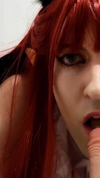 Succubus Cosplayer Feeds Pada Anda