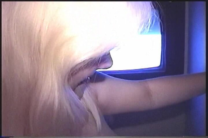 Night wank: Des MILF blondes se lèchent la chatte et sucent une...