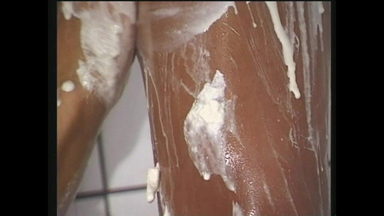 Muschi movie official: Brunetka MILF zadek ošukaná velkým ptákem v sauně