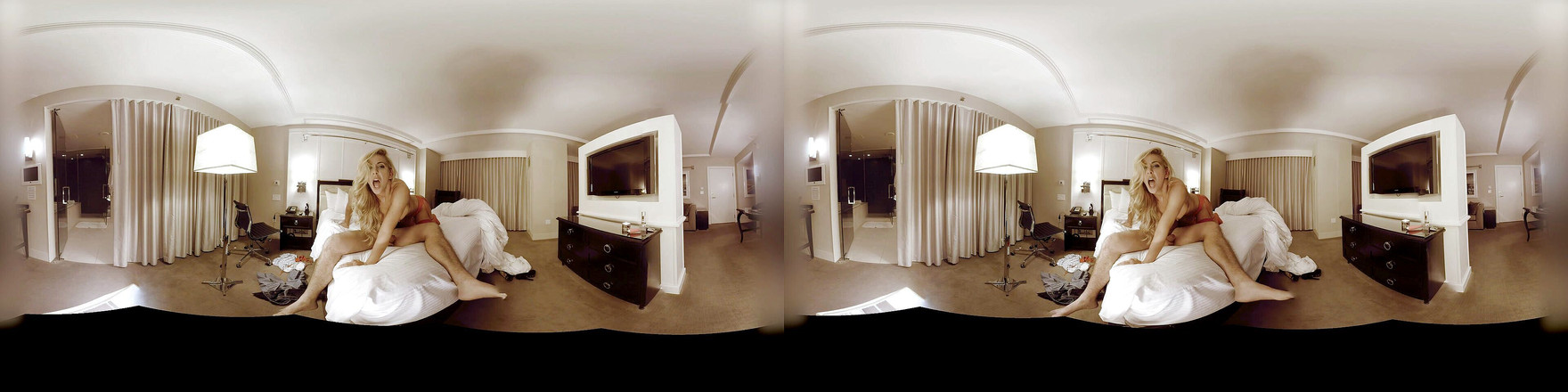 Hand Lotion Studios: सुनहरे बालों वाली milf(चोदने लायक मम्मी) आपसे अपनी चूत लंड से भरवाने की भीख मांगती है