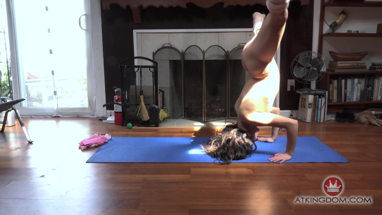 ATK Fans (Petites): Solo Yoga