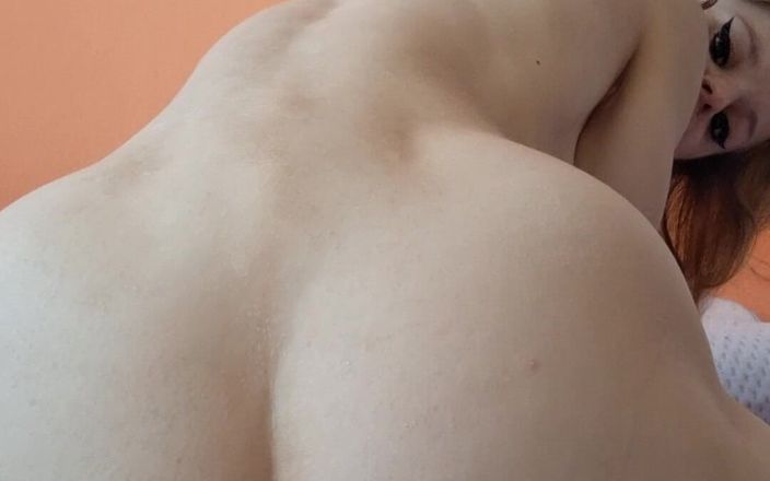 MollyVIP: Il mio piccolo buco del culo gioca con un grosso...