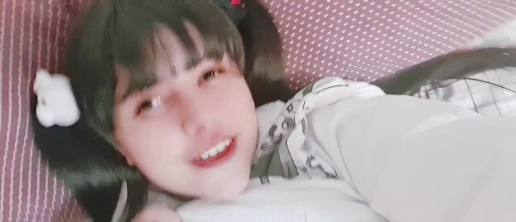 Hana Lily: Посмотри, как я прекрасно провлажу время