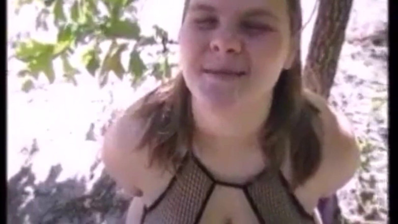 Fat House Wife: Бондаж, дружина прив'язана до дерева, отримує трах із пизди в рот і камшот на обличчя