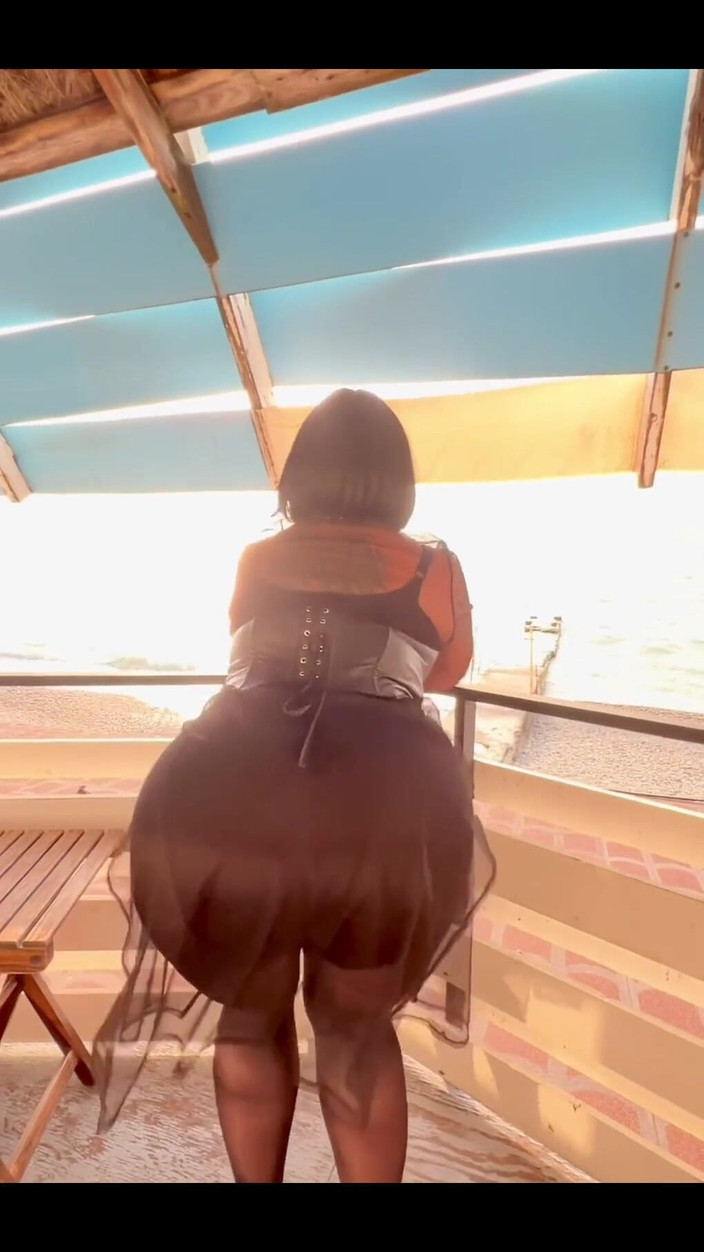 KarmenMilf: Guten morgen vom strand