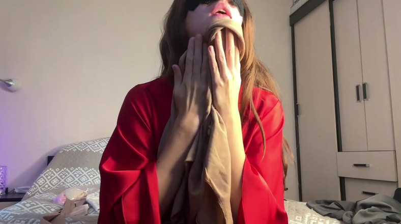 Skinny_lady69: Asmr 缎面围巾恋物癖