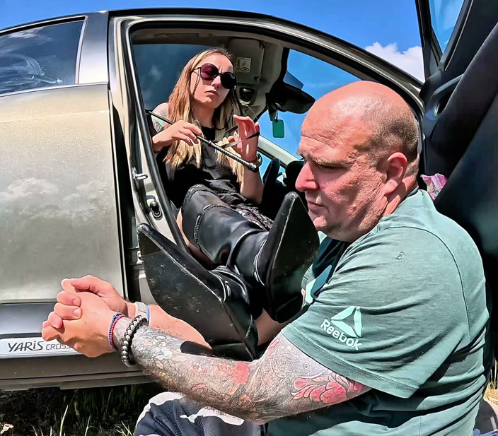 Mistressyammyboots: Pod moimi butami Femdom wyłączne uwielbienie