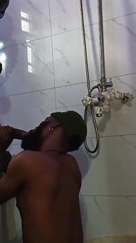 Ik kom terug met fembitch in het toilet, zo lief