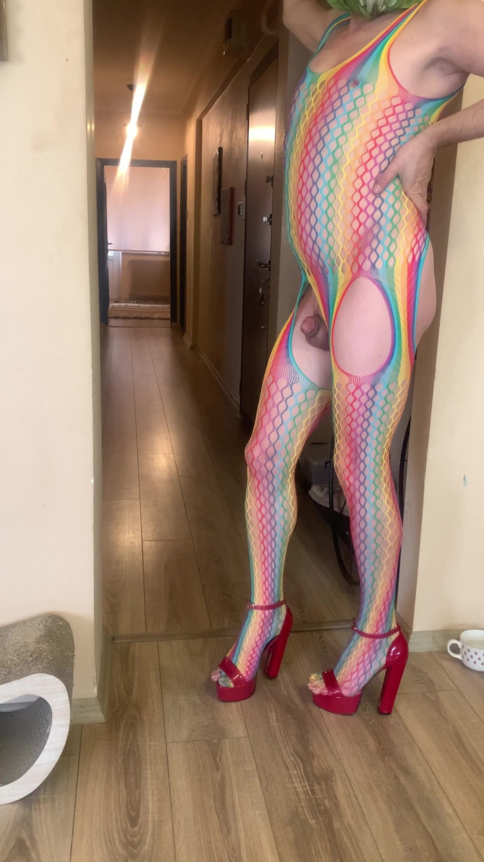 cd_aysemmm: 세계에서 가장 작은 자지를 가진 Ladyboy, 당신은 매우 놀랄 것입니다.