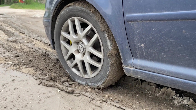 HotPrincessUA: Stuck in Mud Cranking - Heel Pedal Pumping to Handjob &amp; Sloppy...