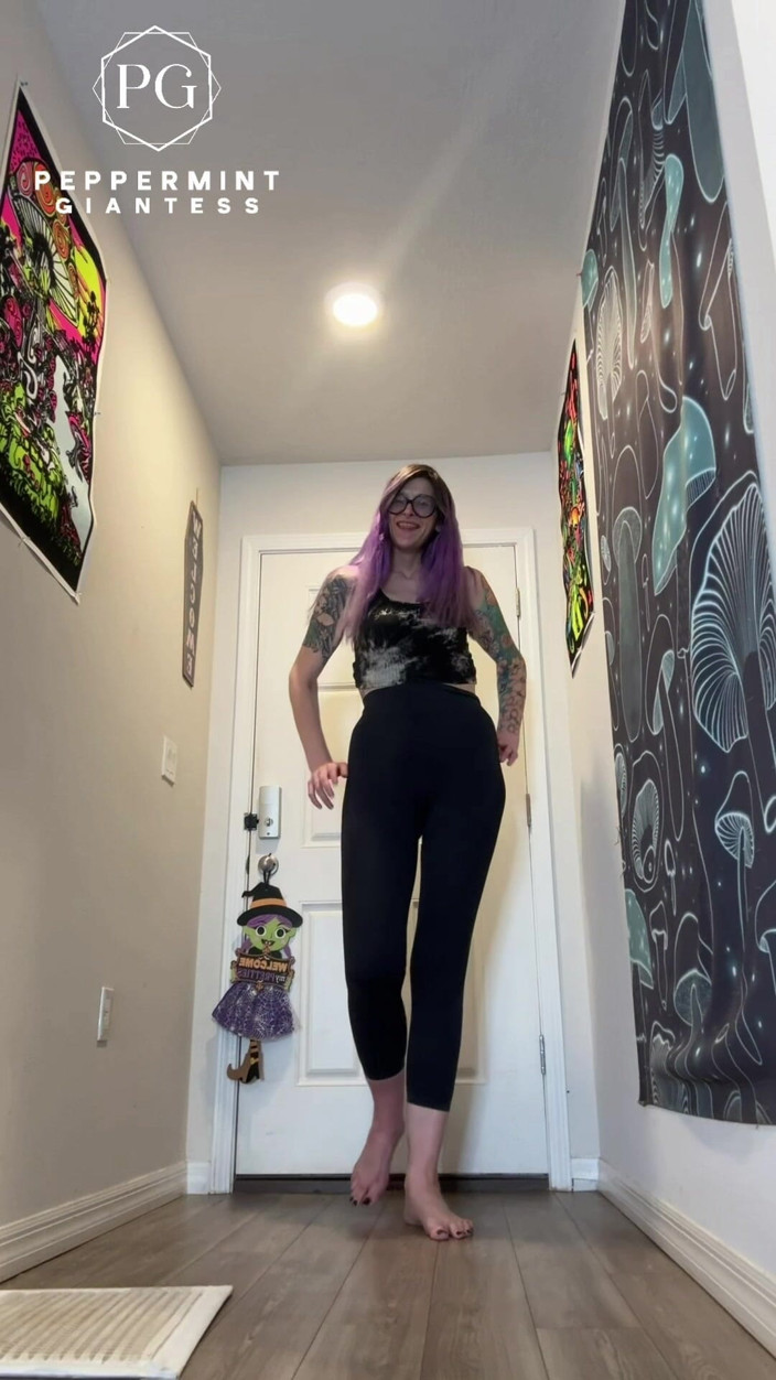 Peppermint Giantess: 6'7 Barefoot Giantess Towers Over Everything at Home! Height Comparisons +...