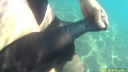 Nylondelux: Black Pantyhose Rip in the Sea