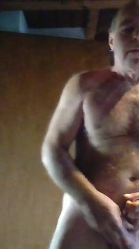 Jsem tak mokrá a nadržená a masturbuji moji sexy kundičku