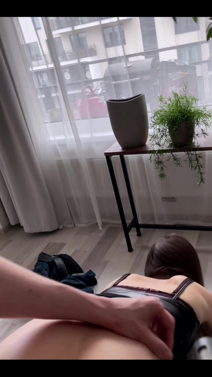 Jamie Young: Orgasme sengit di sofa