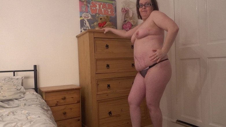 Littlevixen: 黑色粉红色的巴斯克和g-string