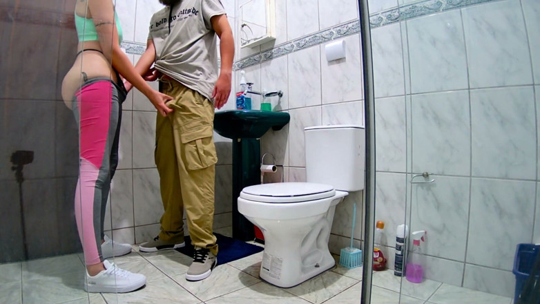 Gabi SweetCouplesStories: Paní intimní vztah v koupelně po cvičení.