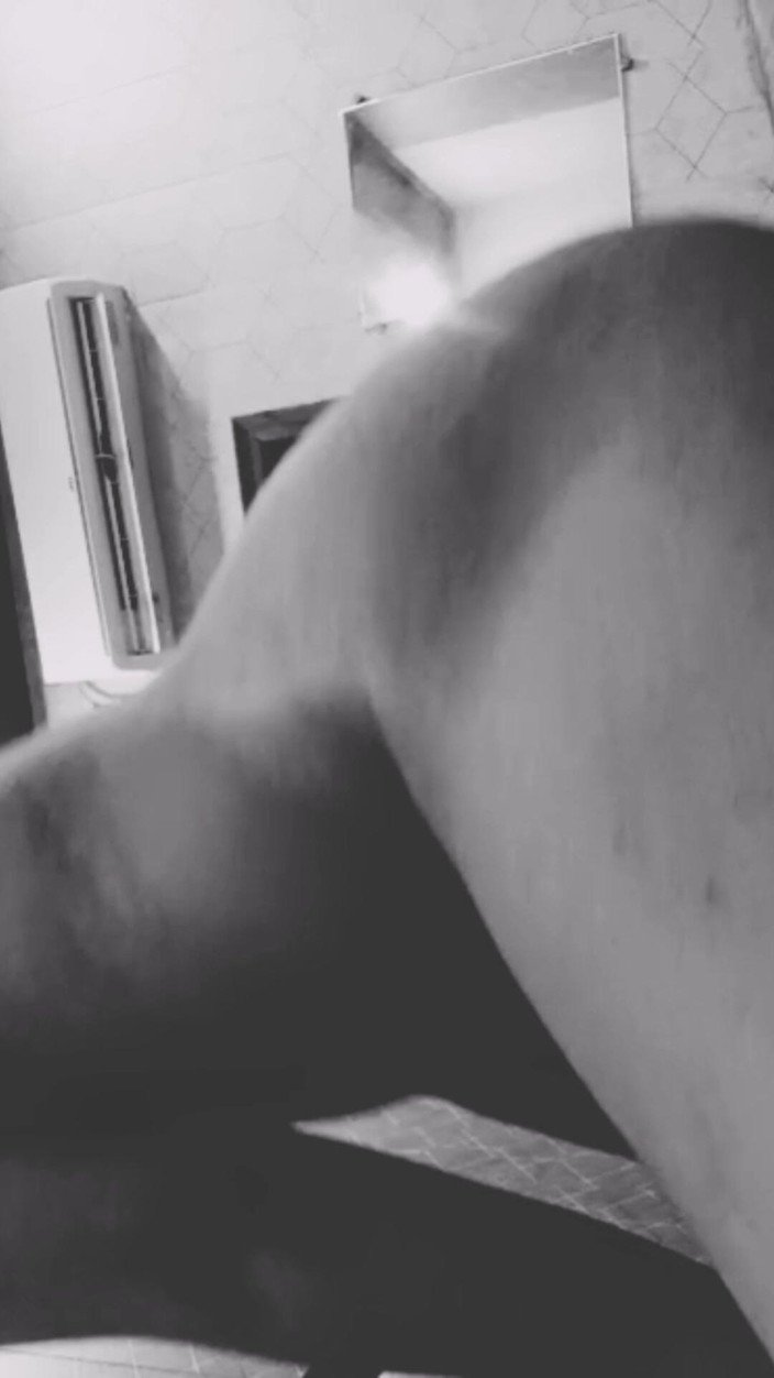 Rishi: バハール・ニカロ・マル・ジャウギ・メ・アーラム・セ・クロ・マカン・マリク・キ・ベティ・コ・チュサヤ・ルンド・フィル・ゴディ・ブネーク・チケ・ニカル・ディ